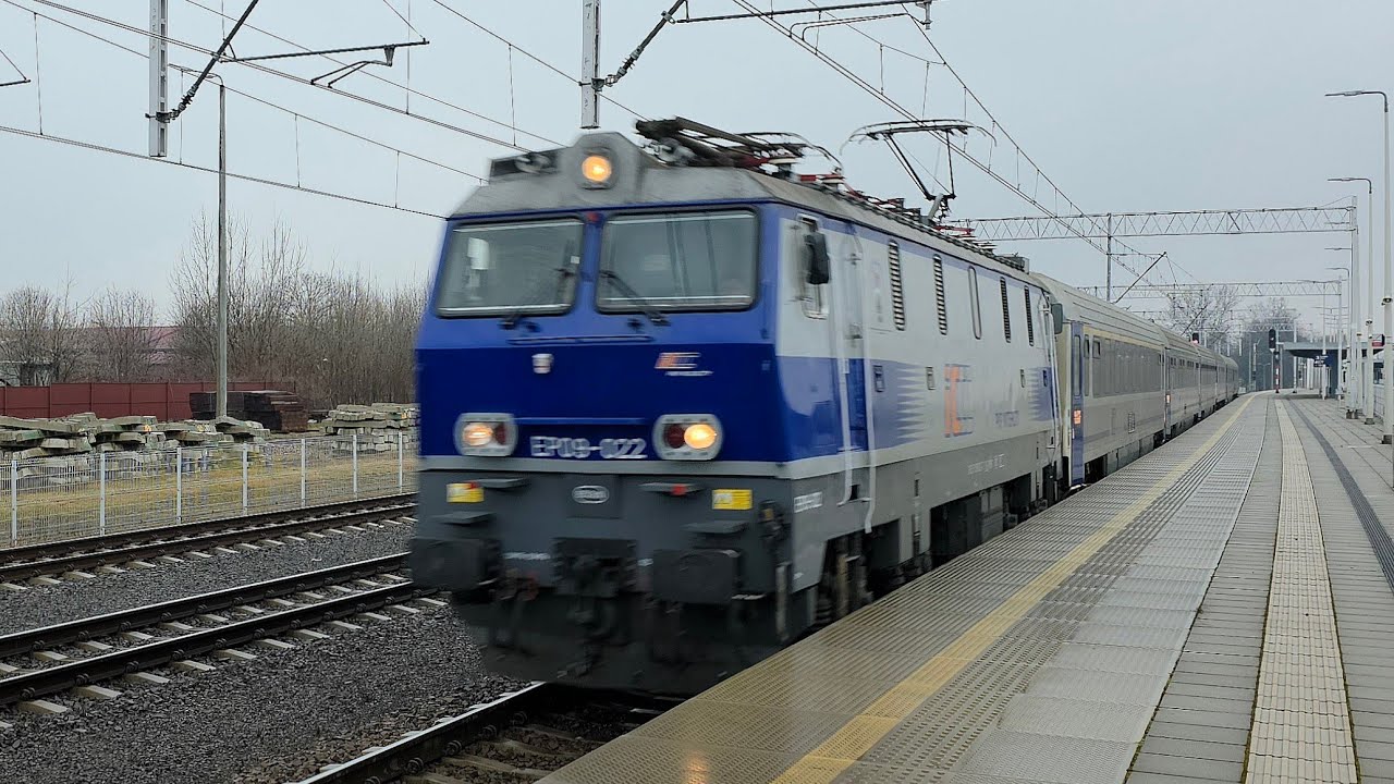 EP09-022 + IC GIERYMSKI z Krakowa Gł. do Przemyśla Gł., mija stację Rzesz&oacute;w Zachodni 02.03.2025