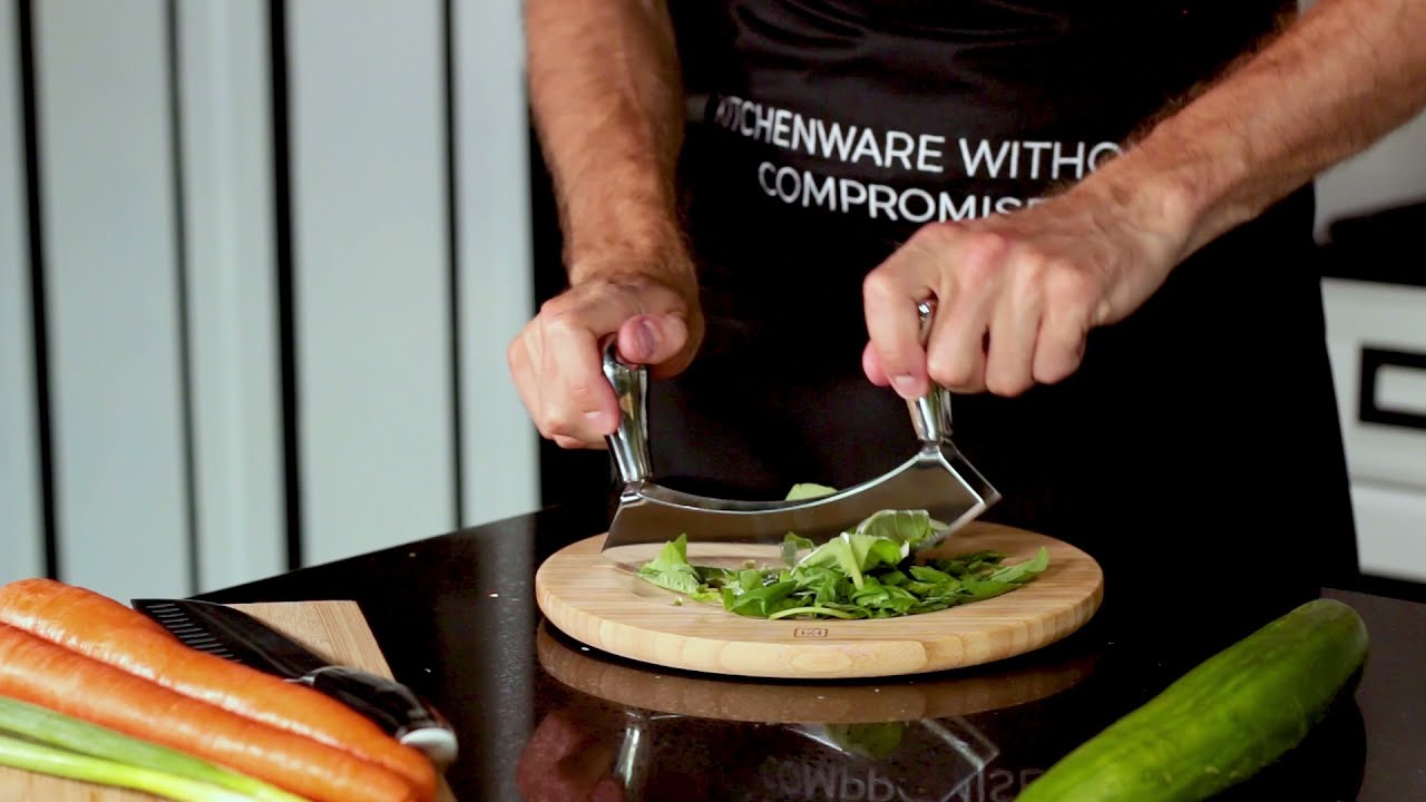 Mezzaluna Chopper (17.5cm / 6.9 in ) with Bamboo Board (&Oslash;24cm / 9.5 in) | Hutch Kitchen