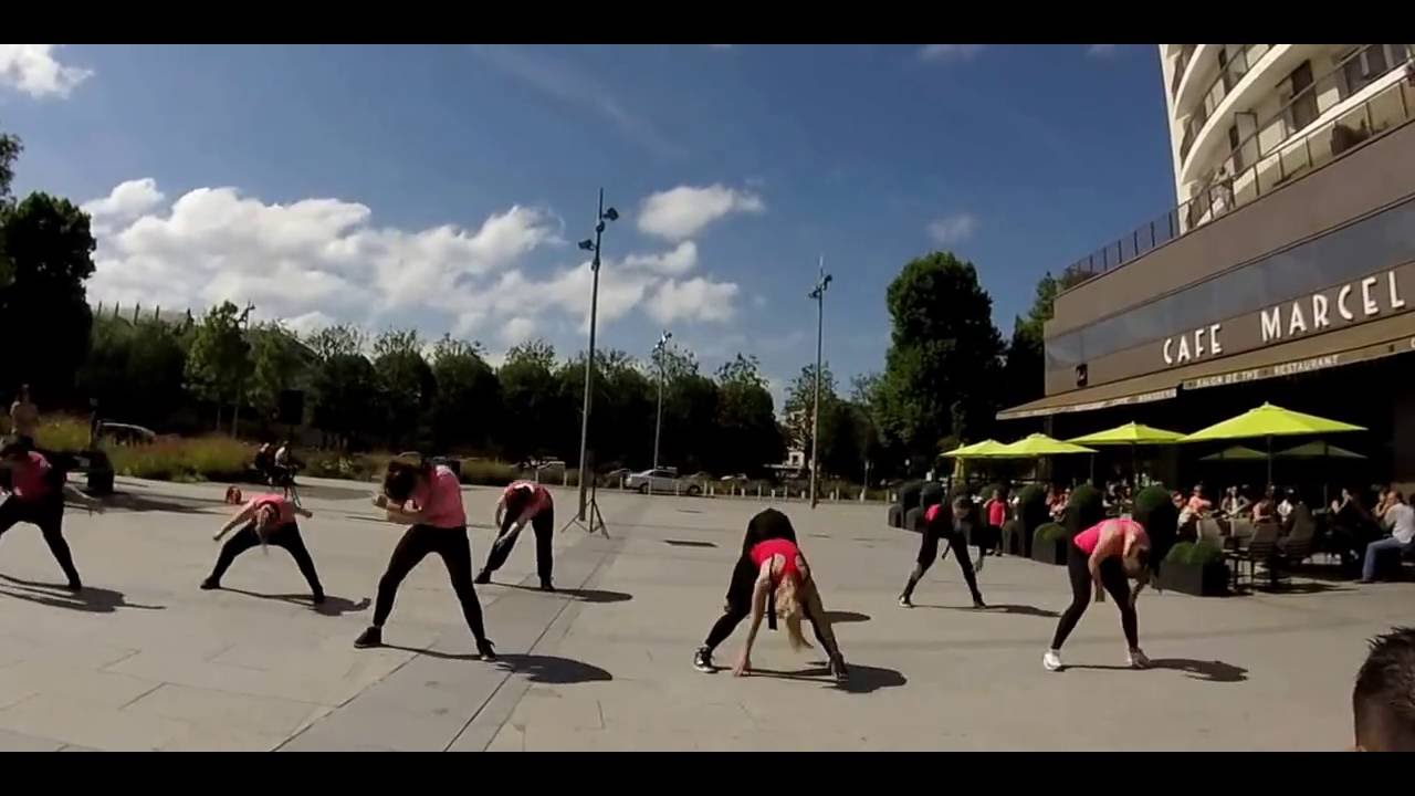 La belle histoire au bois dormant--Extrait: Les diablesses