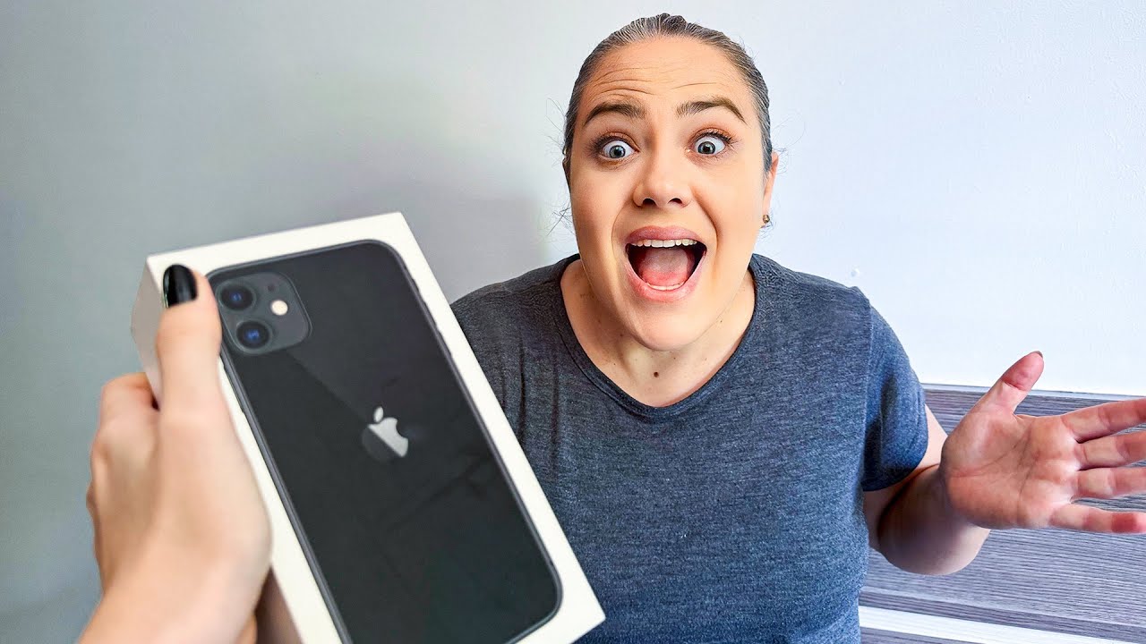 DEI UM IPHONE DE PRESENTE PARA A MINHA MÃE!!