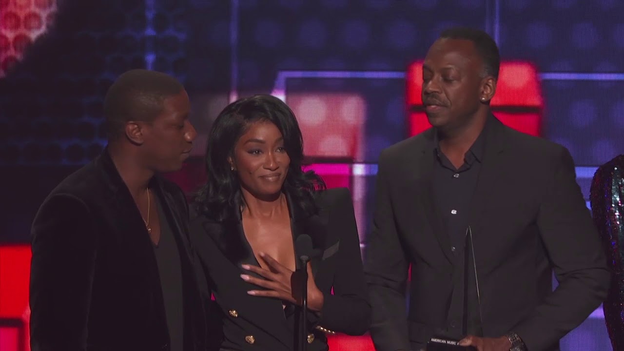 XXXTentacion’s Mother, Cleopatra Bernard, Accepts Award for Favorite Album - Soul/R&B - AMAs 2018