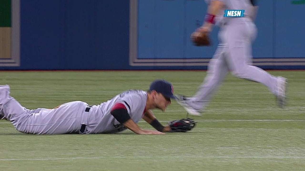 Middlebrooks makes nice diving stop for out