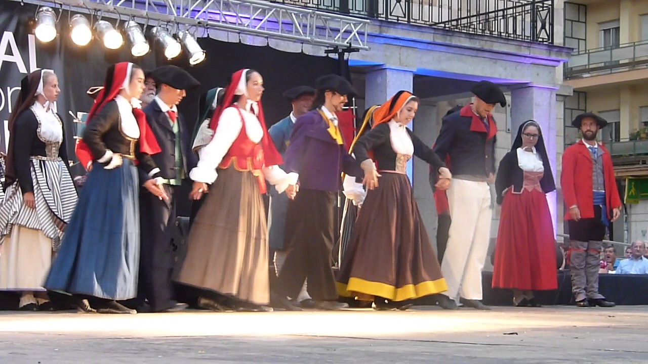Mendi alde - Zuberoako dantzak 2014