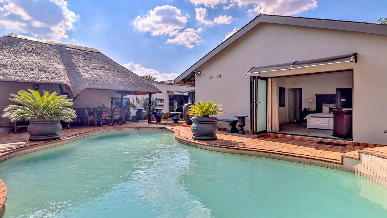 4 Bedroom House For Sale in Sunward Park