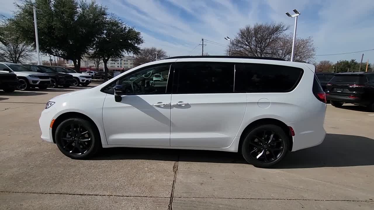 2026 Chrysler Pacifica Select Plano, Richardson, Garland, Dallas, Carrollton TX