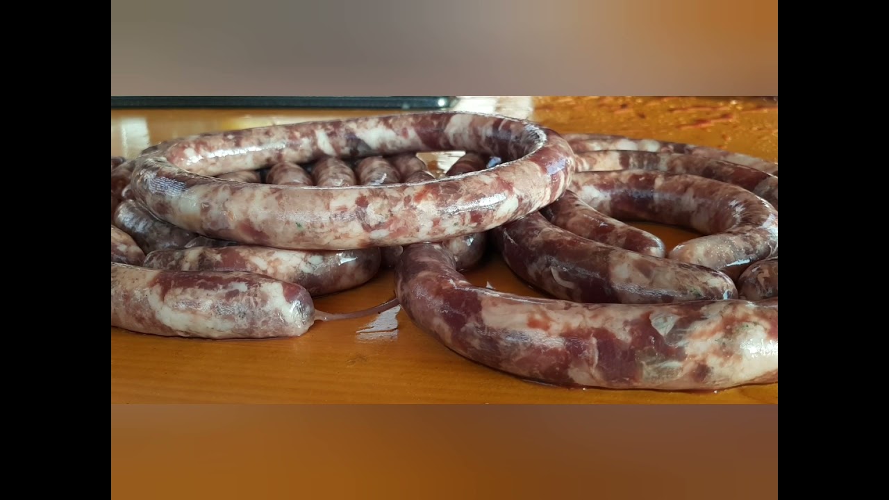 Tradiții de craciun 🎄, Carnati tocati din barda 🐖
