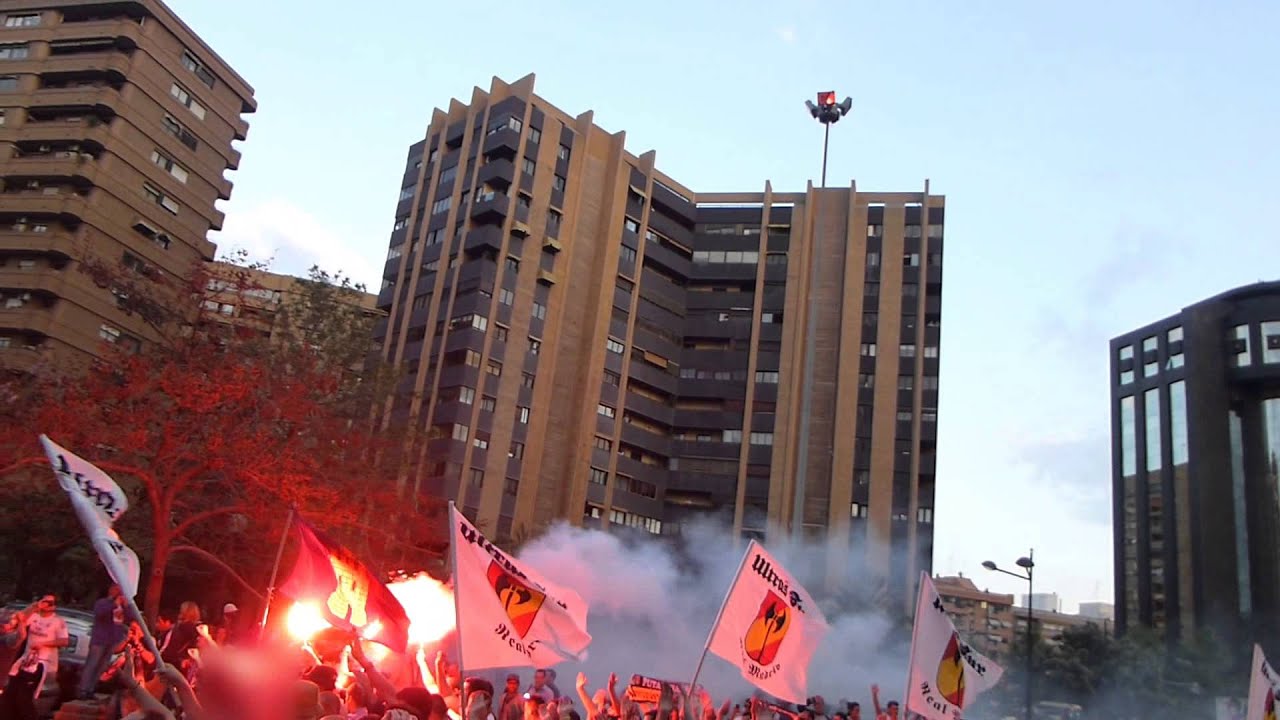 Llegada de Ultras Sur a Mestalla. Final de Copa 2014