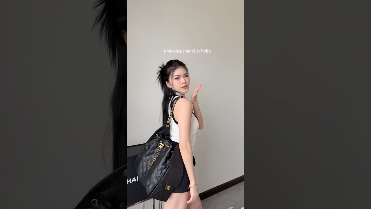 &ldquo;Chanel 25 Hobo Bag &ndash; Timeless Elegance in Every Detail ✨🖤&rdquo;
