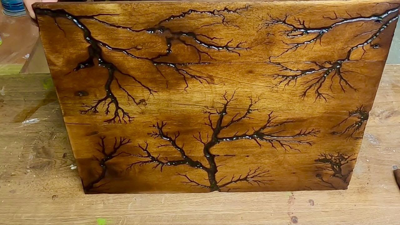 Wypalamy  Figur Lichtenberga w drewnie / We burn Lichtenberg Figures in wood