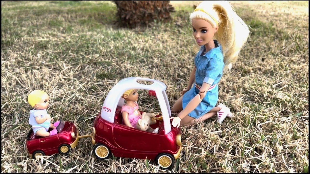 Novelinha da Barbie - Rotina de domingo de manhã da família da Barbie!