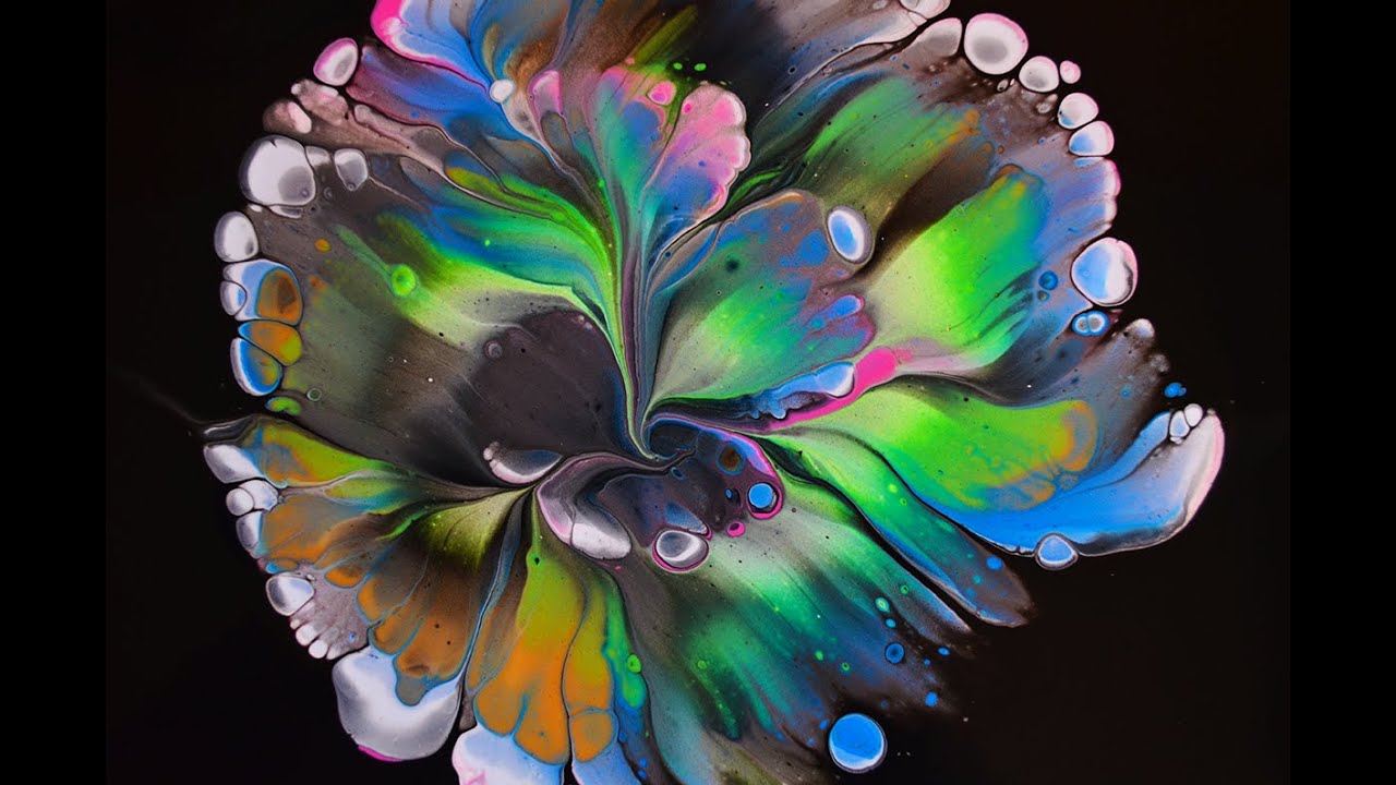 Выразительные цветы на чёрном фоне в технике Fluid art/ Акриловая заливка.