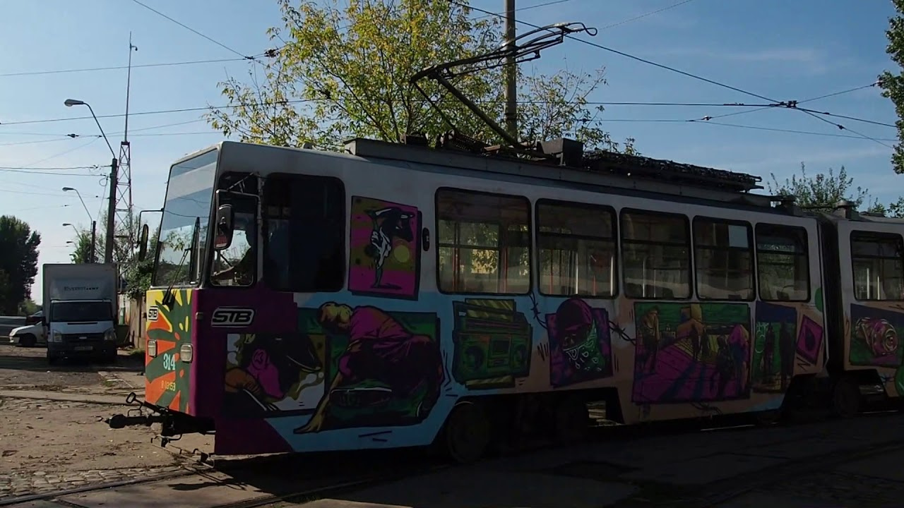 Tramvaiele cu graffiti din București