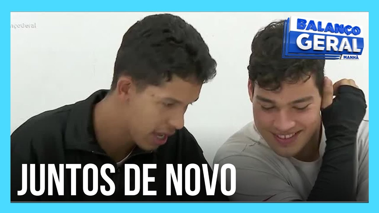 Irmãos adotados por famílias diferentes se reencontram por acaso na sala de aula