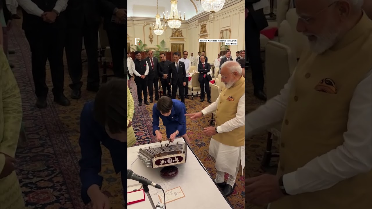 PM Modi Helps Japanese PM Try Indian Music During India Visit | N18G