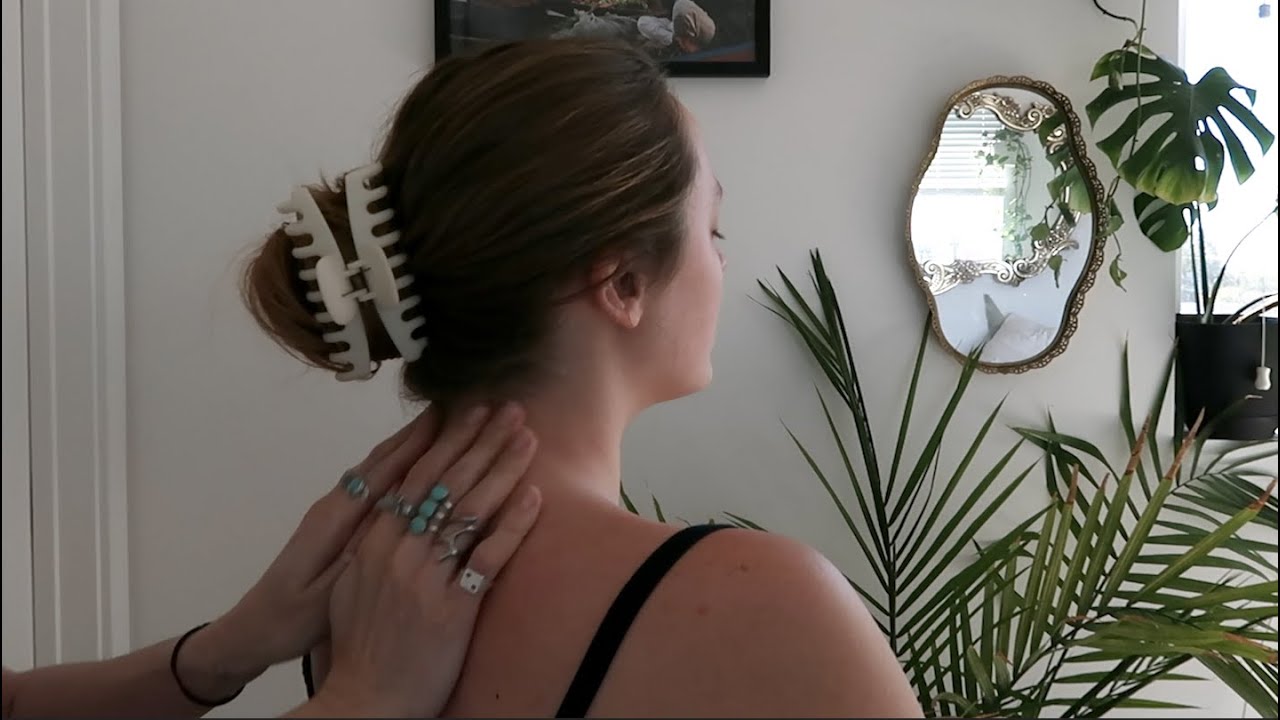 ASMR deep massage + penetrating back scratch (soft whisper, oil, shoulders, back and nape)