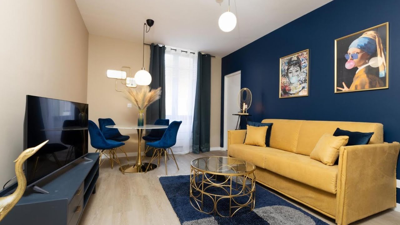 Lueur des Annees Dorees | Carcassonne, France | Hotel Review 🏩