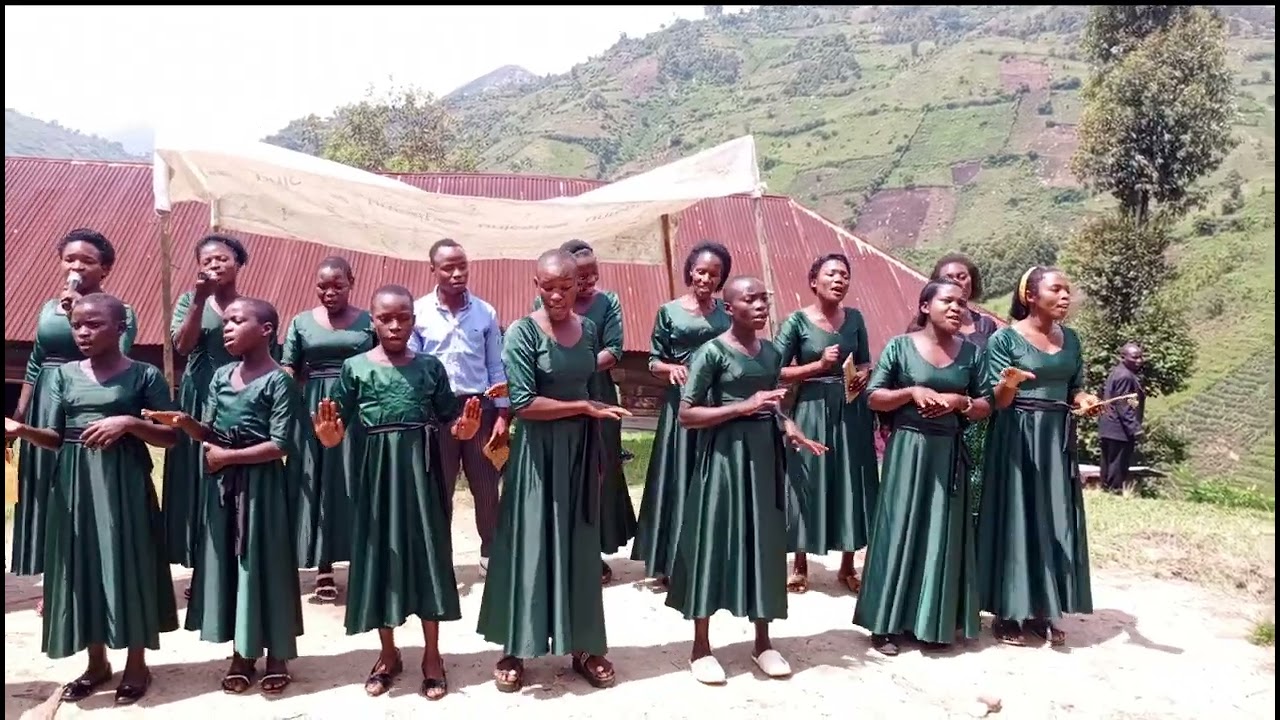 LIVE_Nikwaneema by PARAPANDA Choir kalungu
