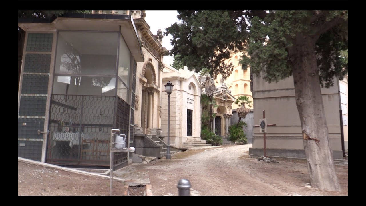 Cimitero di Messina, fanno visita ai defunti ma trovano la cappella serrata