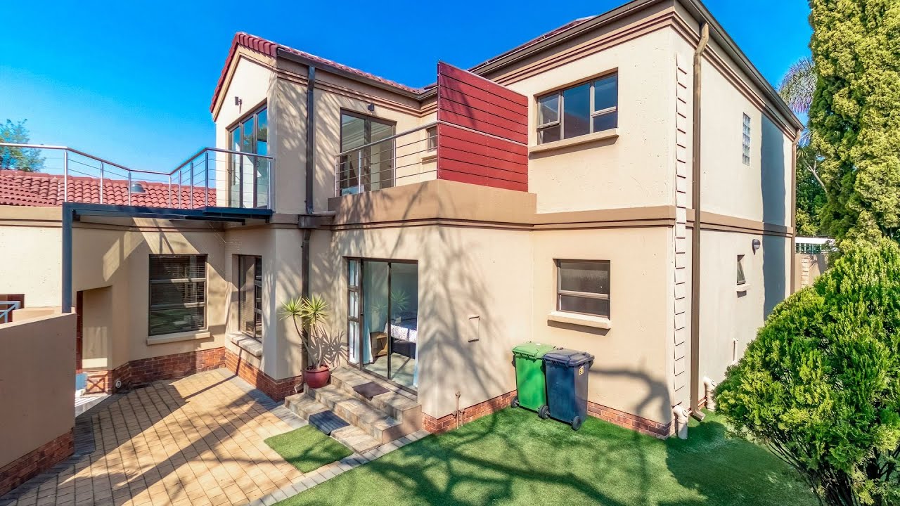 PRESTIGE, PRIVACY AND POSITION IN GLENDOWER GOLF ESTATE.
