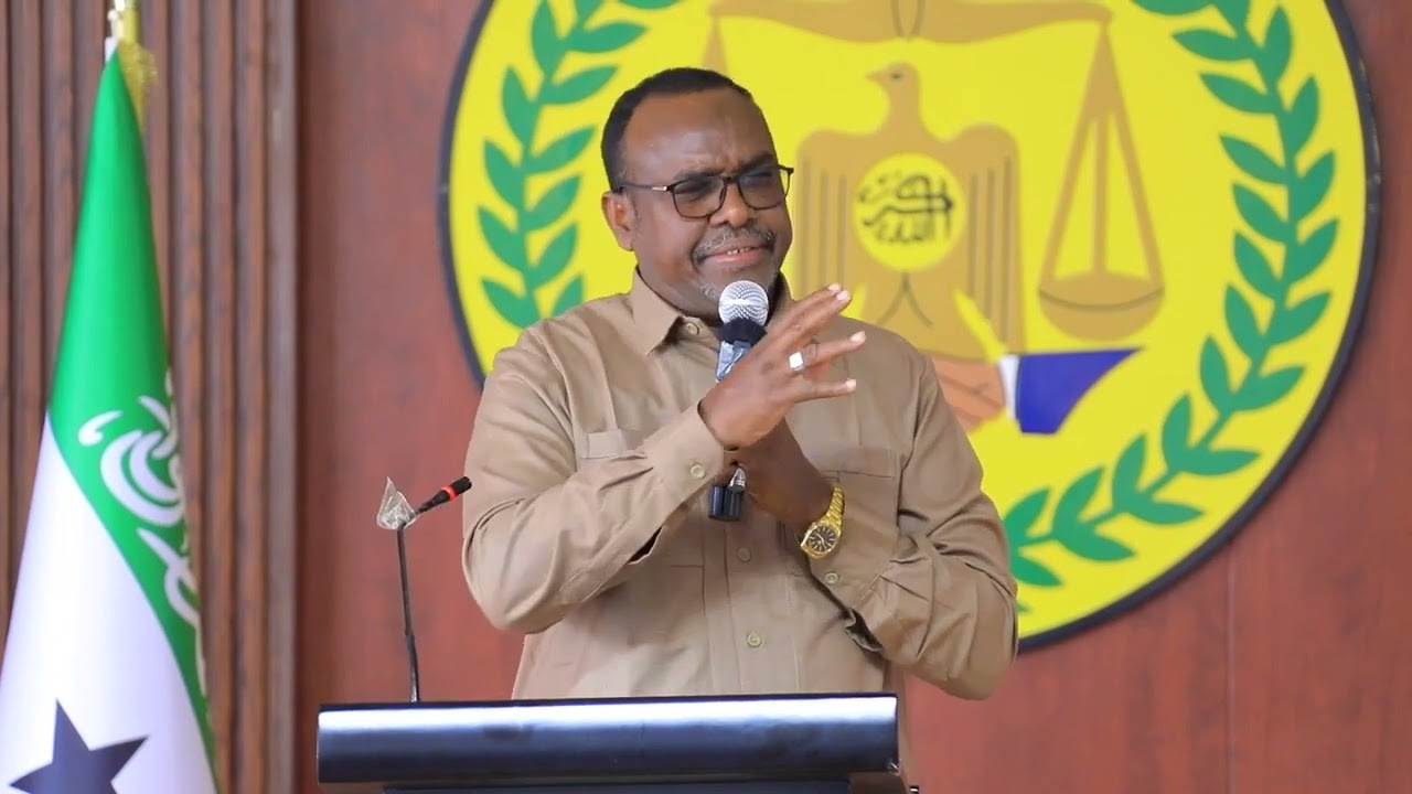 Waxan Qirayaa Inaanay Jirin Cid Dhulbahante Iyo Somaliland Isu Dhaantaa Wasiir Saleebaan Cali Koore