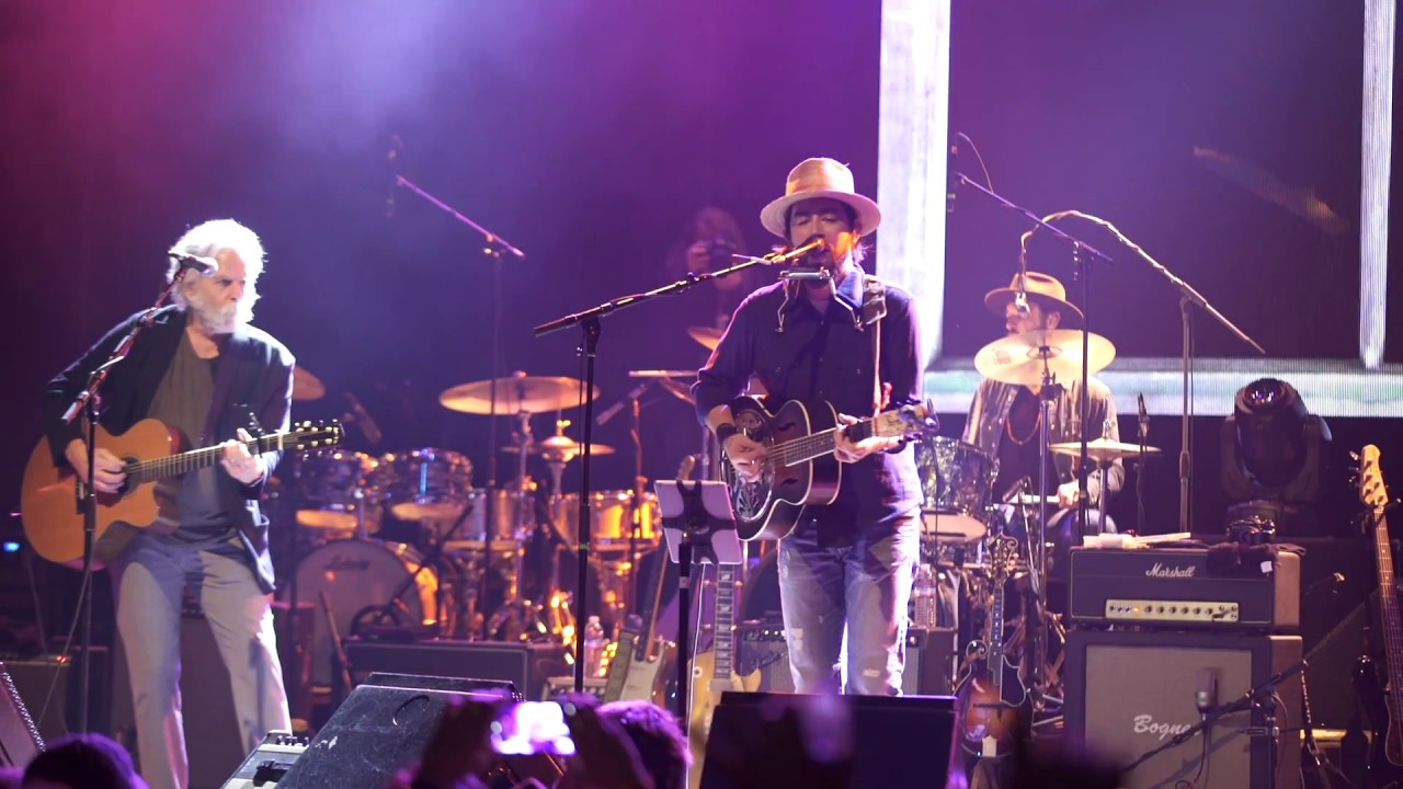 Jackie Greene Performs 
