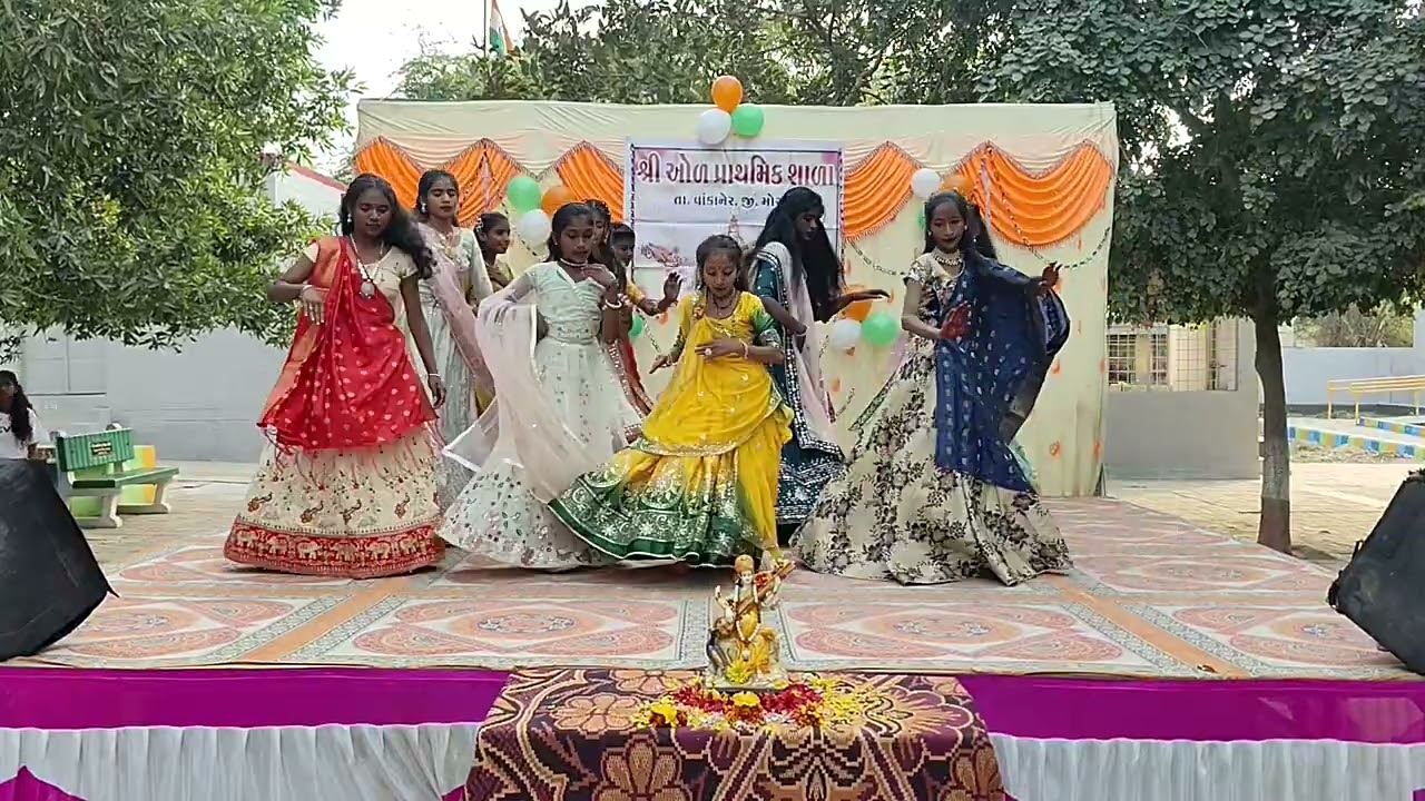 Amazing dance performance by girls Aayo re shubh din aayo re #26january #republic dance