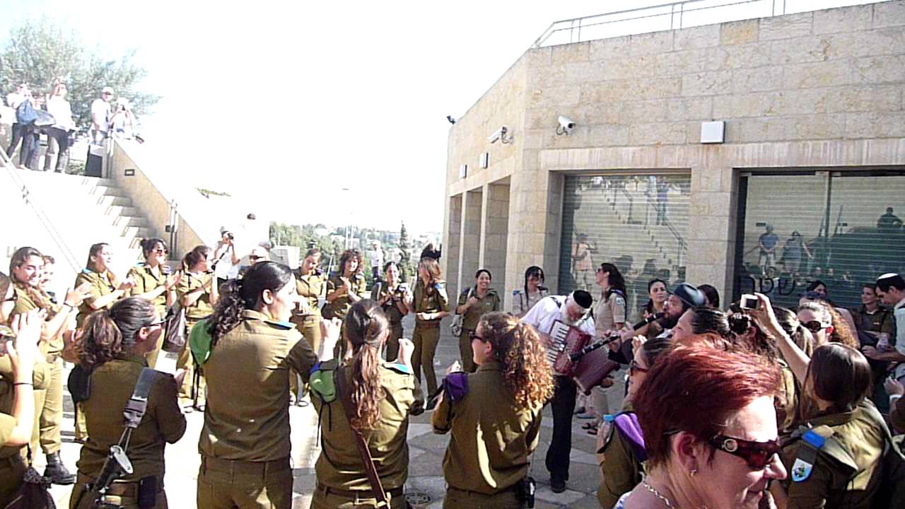 Young Israeli soldiers dancing in Jerusalem 1.MOV