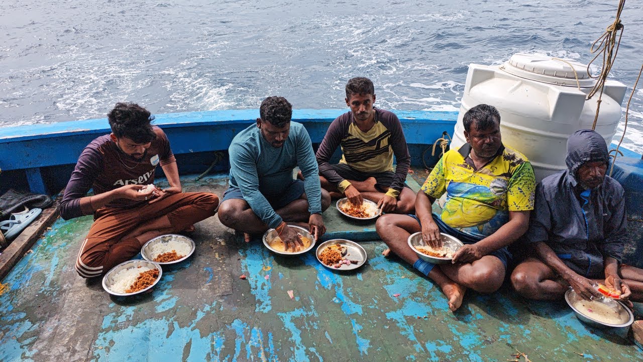 WOW ‼️ The Fourth Day We Stayed In The Deep Sea 💢|| Lots Of Tuna Fishes Caught In Net Fishing💯