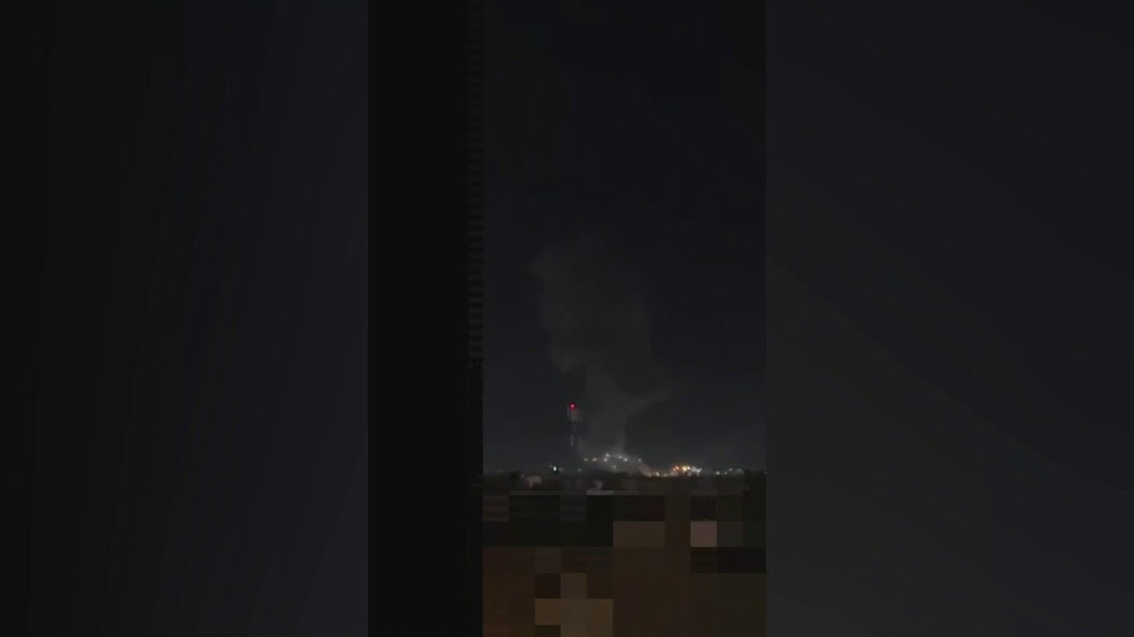 إيران.. إخلاء مجمعات بميناء أنزلي وقصف على شيراز