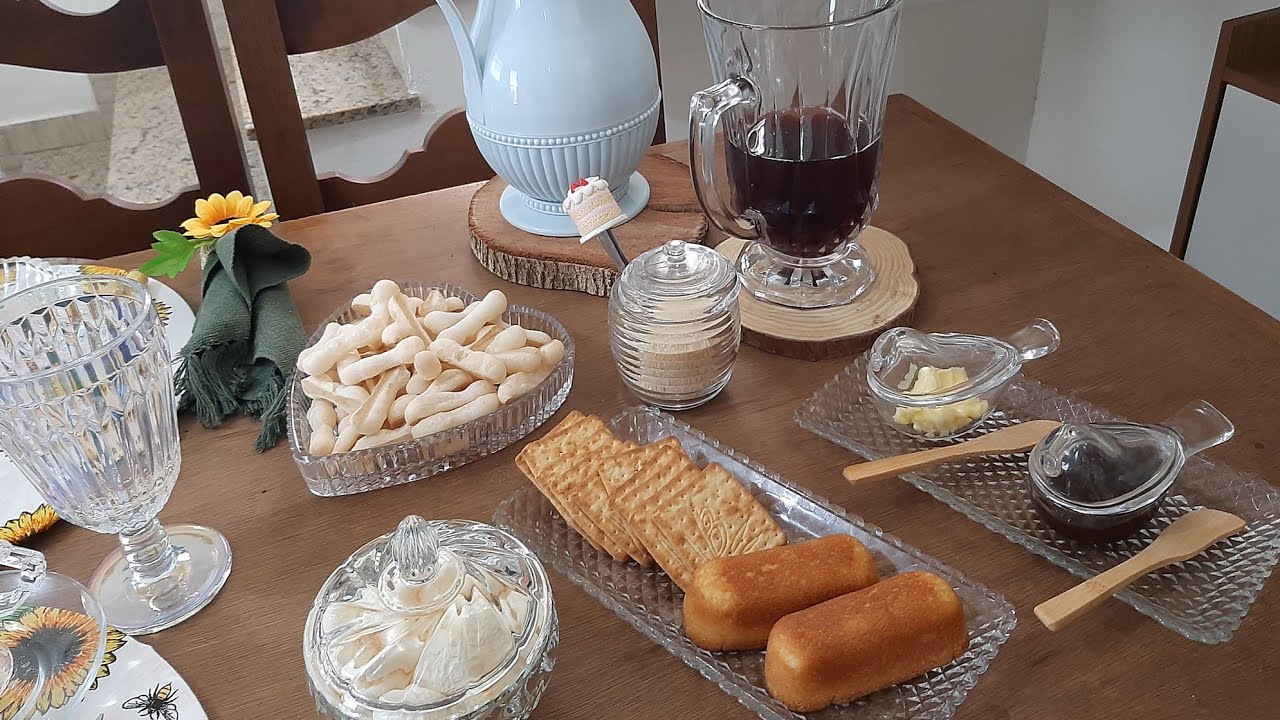Mesa Posta Com Louças Lyor