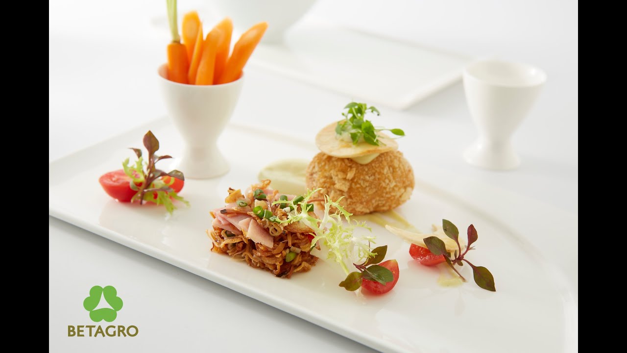 ทอดมันหมู ราดซอสวาซาบิมายองเนส เสริ์ฟพร้อมยำแฮมตะไคร้สด