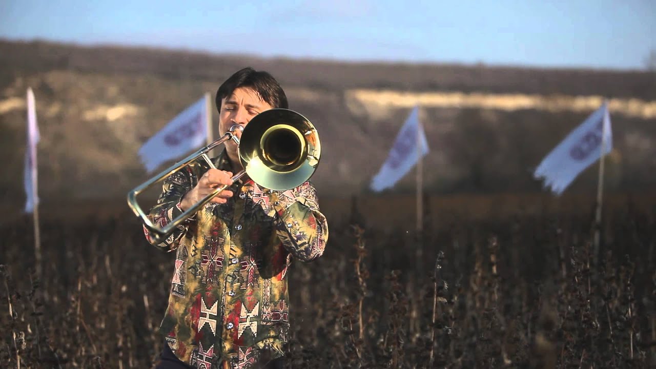 █▬█ █ ▀█▀ Trandafir - Zi de sărbătoare / Giorno di festa [ Official Video ]