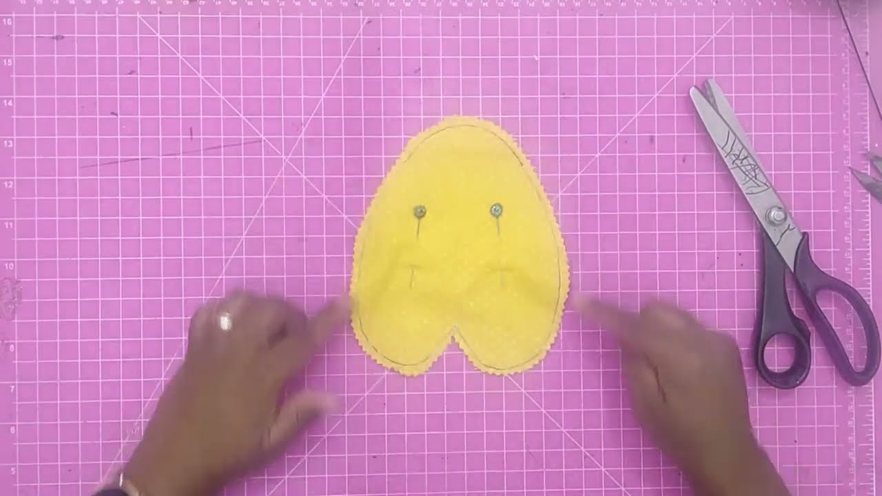 Essa bonequinha Amor vc ainda não fez ela é linda e vende bem dia da criança
