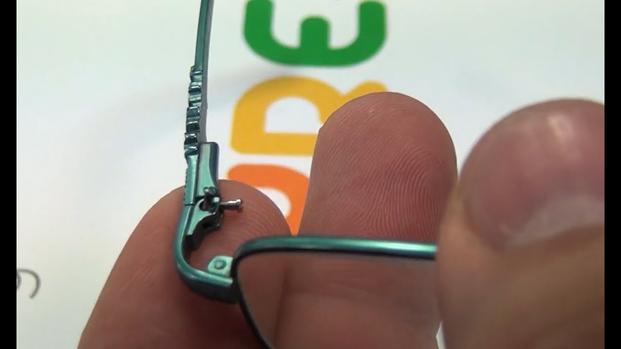 Atelier de l'opticien : Comment mettre une branche flex dans une charnière ?