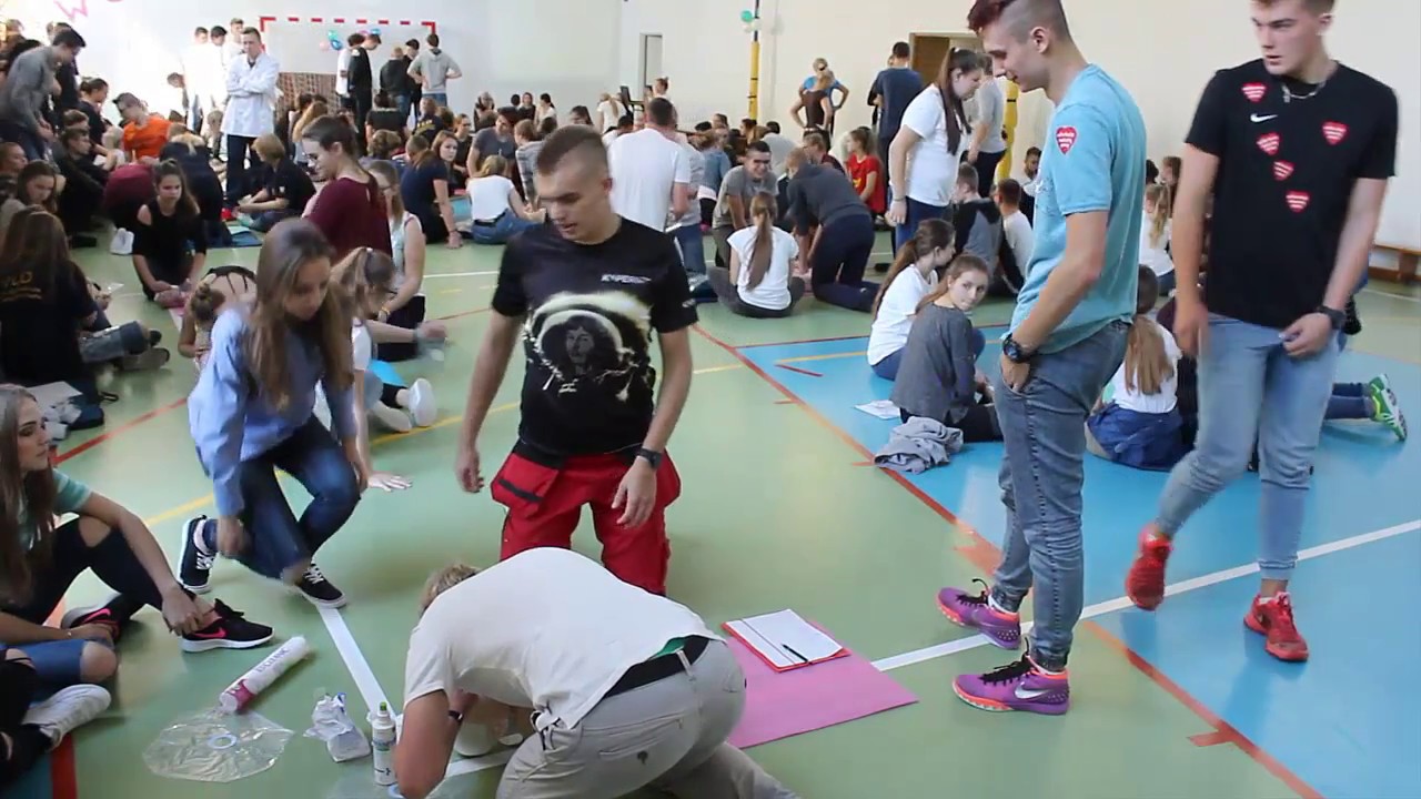Bicie rekordu w jednoczesnym RKO w I LO w Kędzierzynie - Koźlu WOŚP