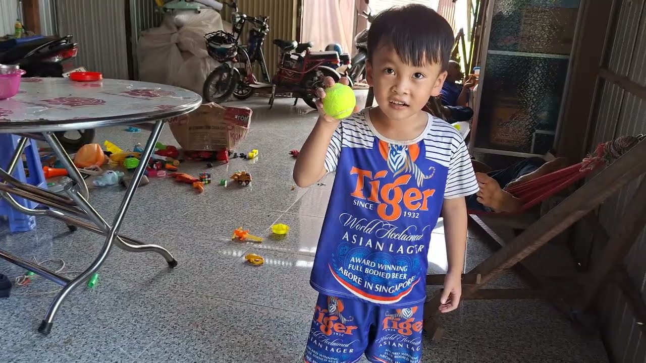 Chuột Đòi Mẹ Dẫn Đi Coi Máy Bay Phun Thuốc #meconnhachuot #chuoidicoimaybayphunthuoc