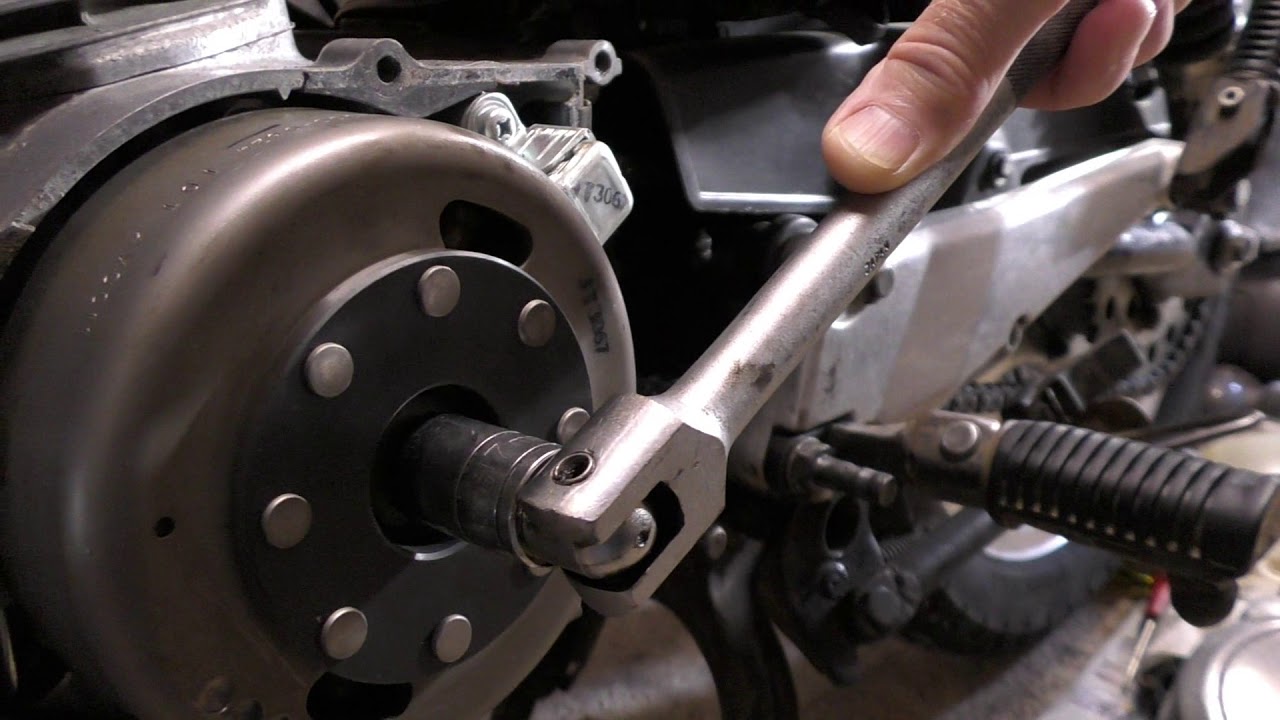 Honda CB250N. (B). Superdream. 1981. Identifying an engine rattle.