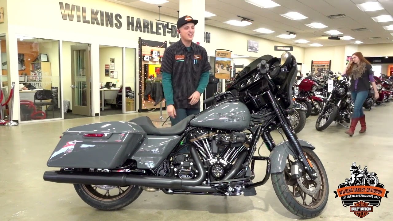 2022 Street Glide ST in Gunship Gray - Overview
