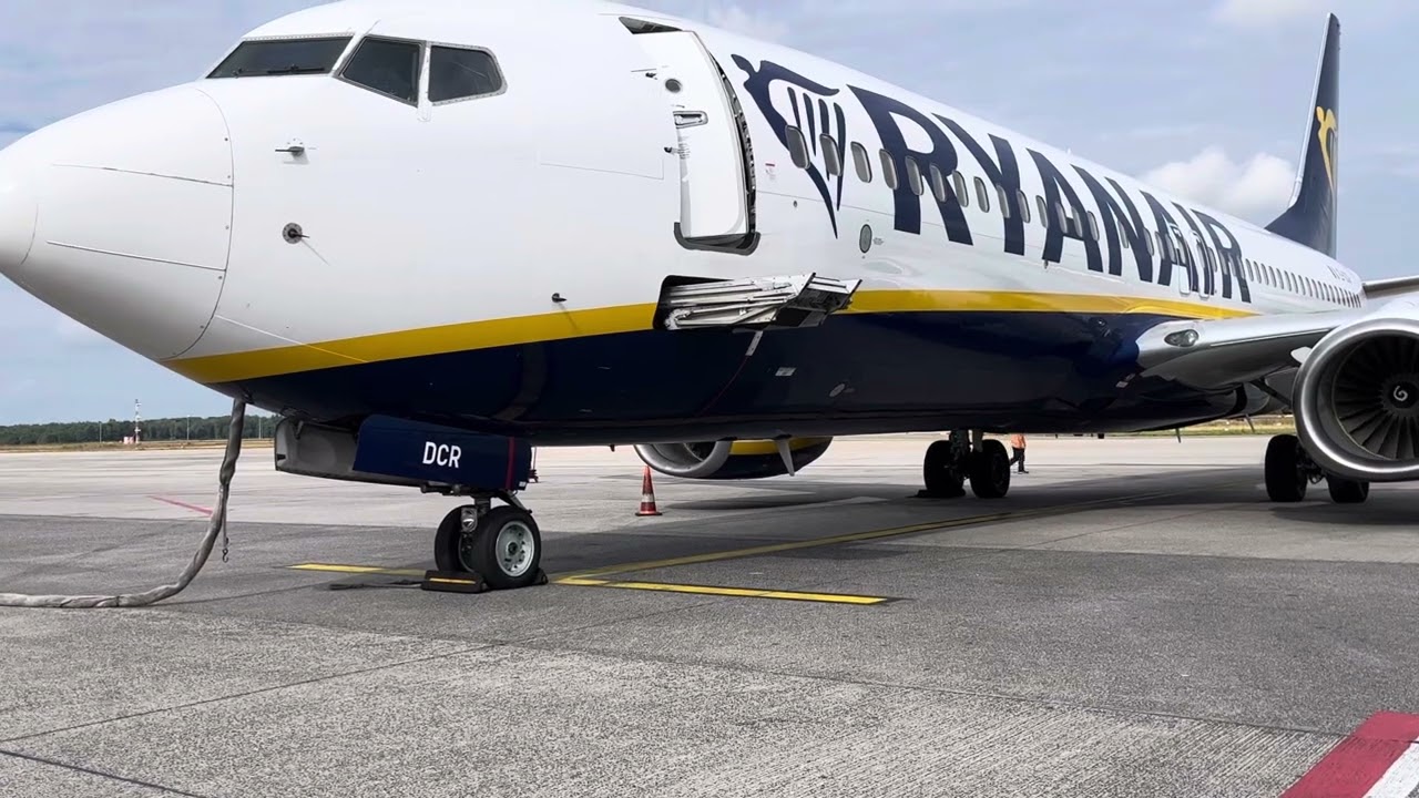 Ryanair&rsquo;s Boeing 737 built-in air stairs
