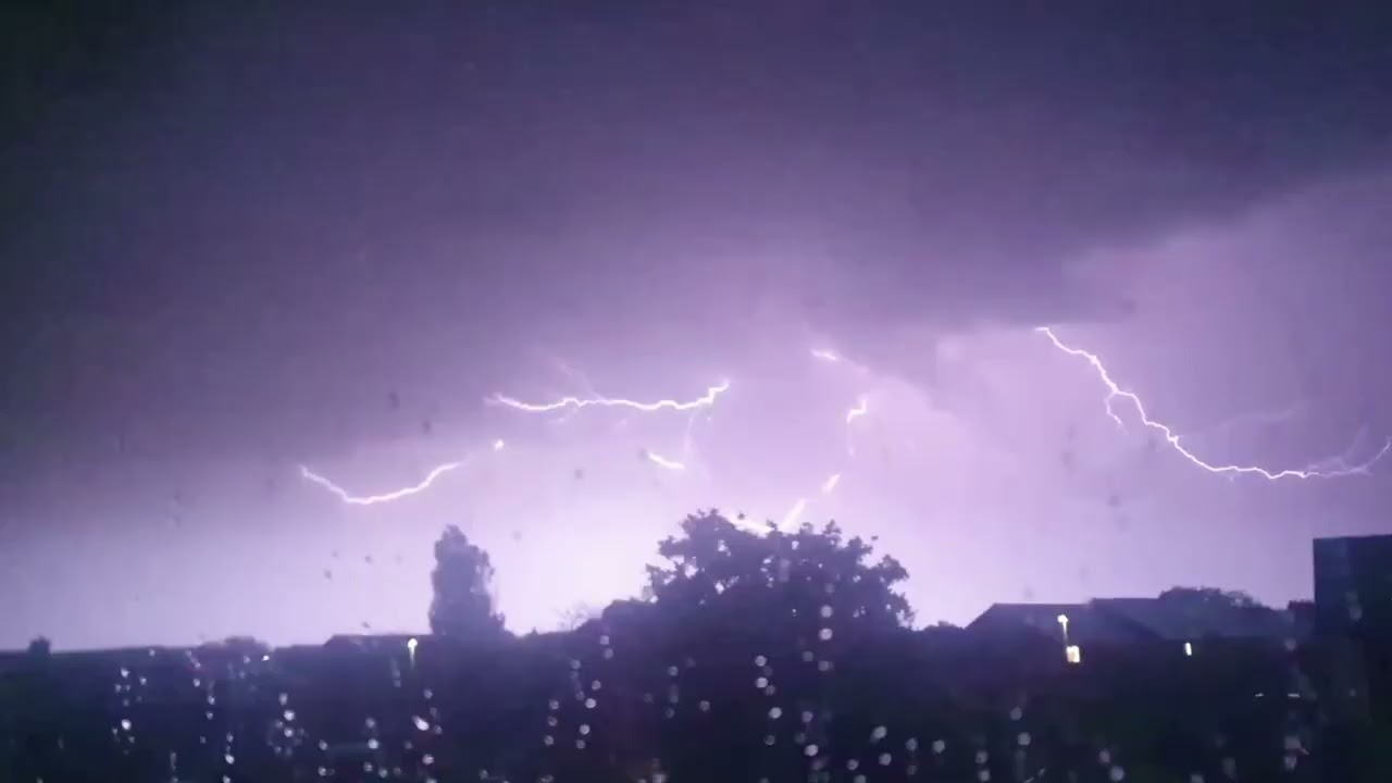 Forked lightning ⛈🌩