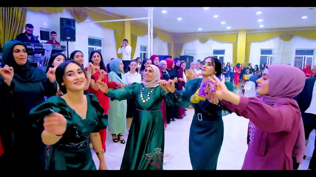 başak ve özcan TAYFUR AİLESİNİN DÜĞÜNLERİNDEN
