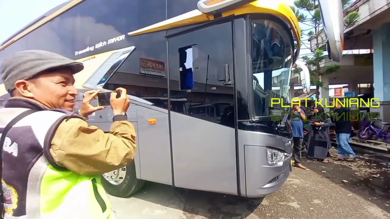 PO. MIYOR DI SERBU PERANTAU MINANG DI TERMINAl AUR KUNING BUKITTINGGI #busmania