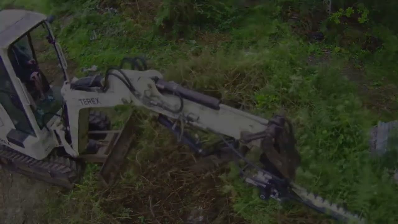 Running a finger bar hedge cutter on my excavator