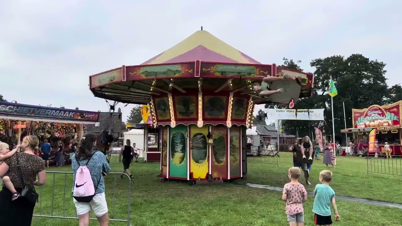 Zweefmolen - N. Velthuis - 2023