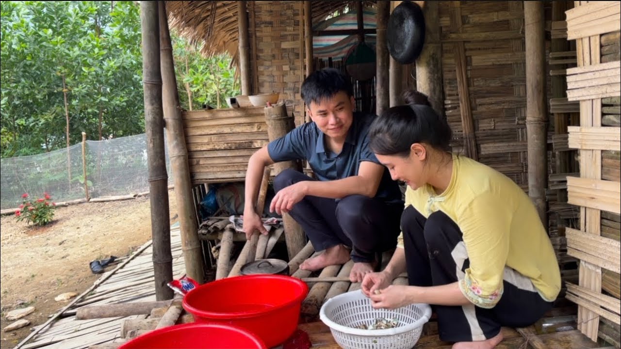 Single mom: happy to have a kind man take care of her when she is sick and share recipes together