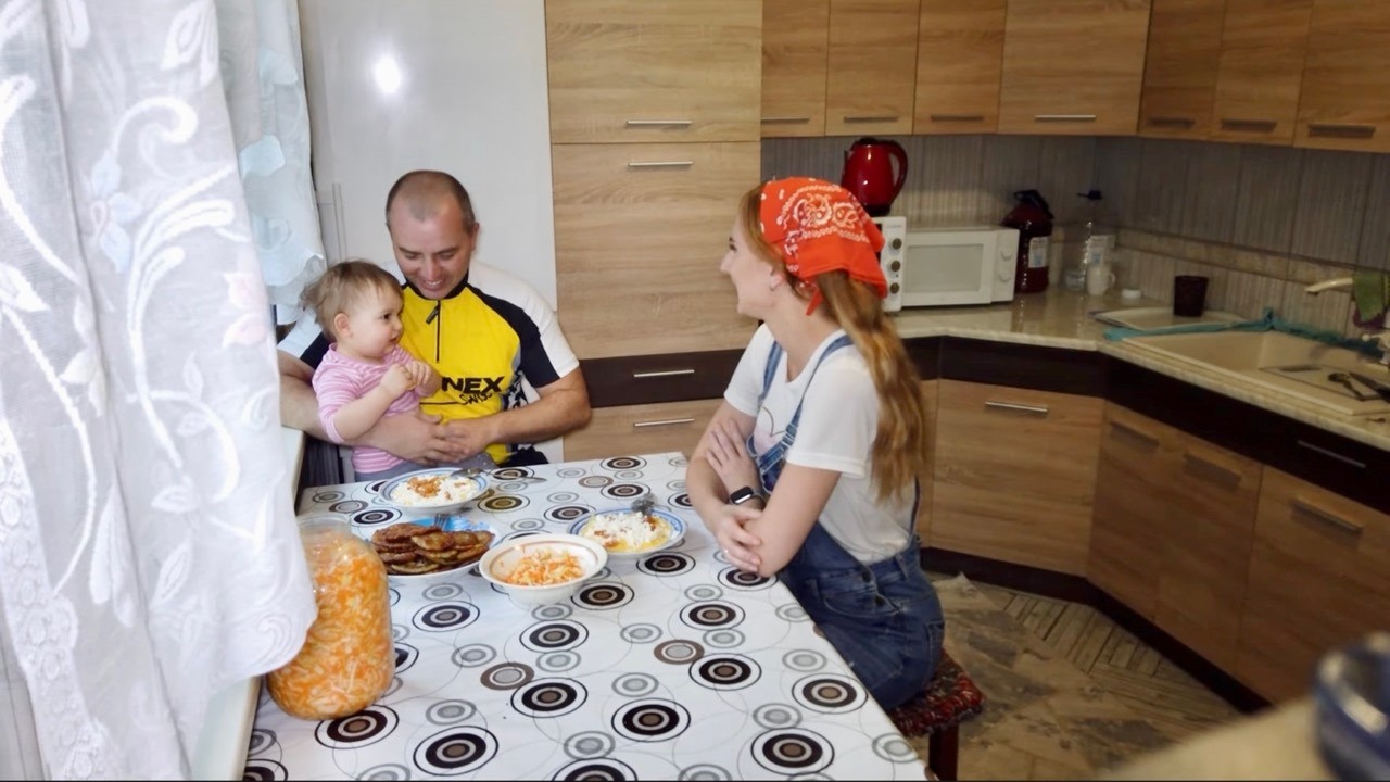Among the silence of the mountains | Carpathian mamalyga, pancakes and grape juice at home