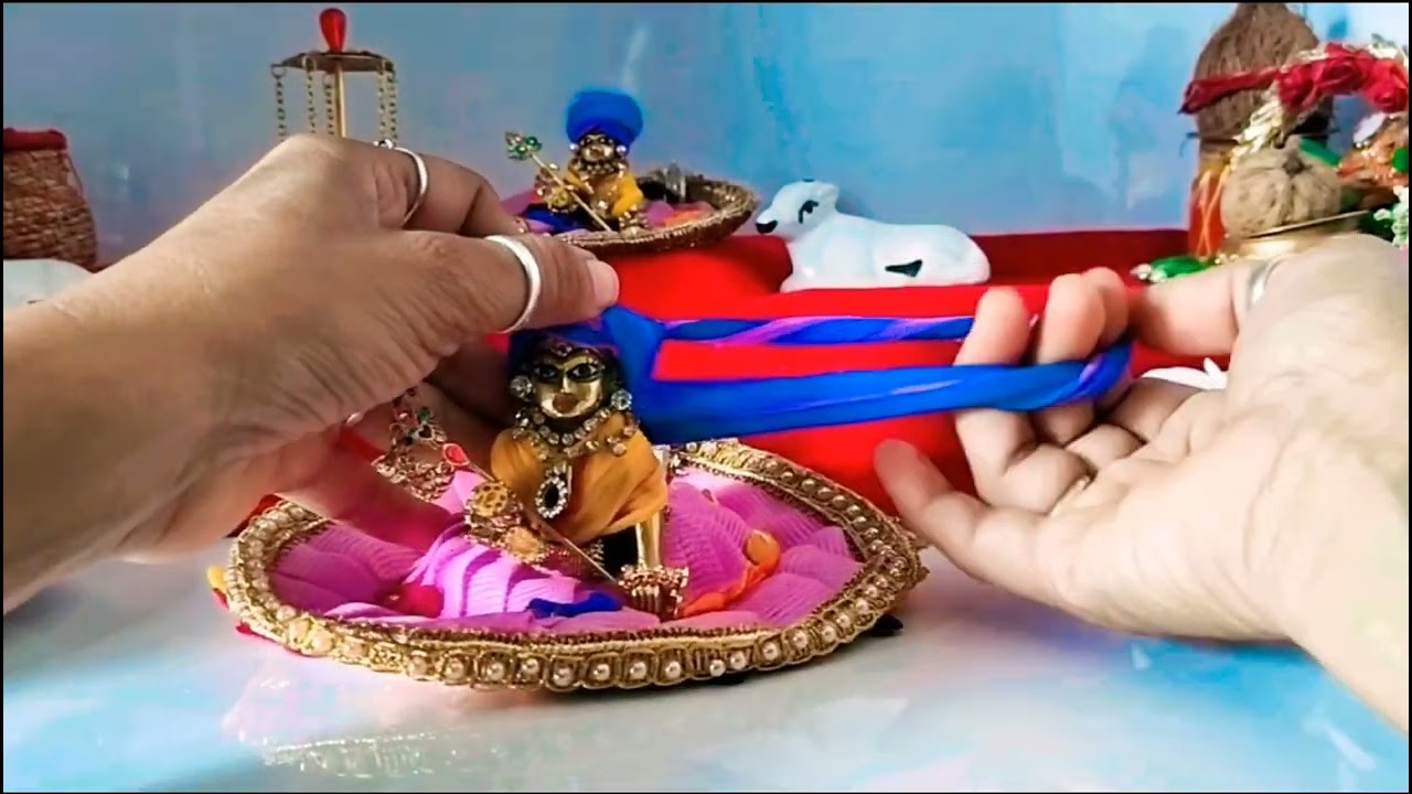 : Kanha Ji Ko Pagdi Kaise Pehnaye