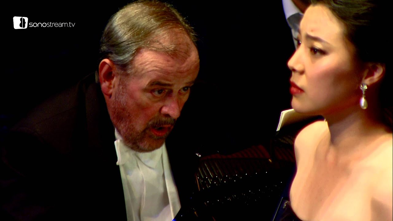 www.sonostream.tv Sumi Hwang and Helmut Deutsch in Recital at Theater Bonn 2015