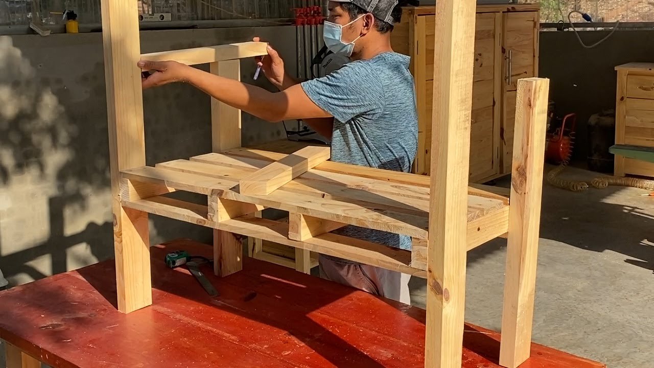 New Designs From Wooden Pallets Will Surprise You // The Right Pallet Chair For Your Backyard