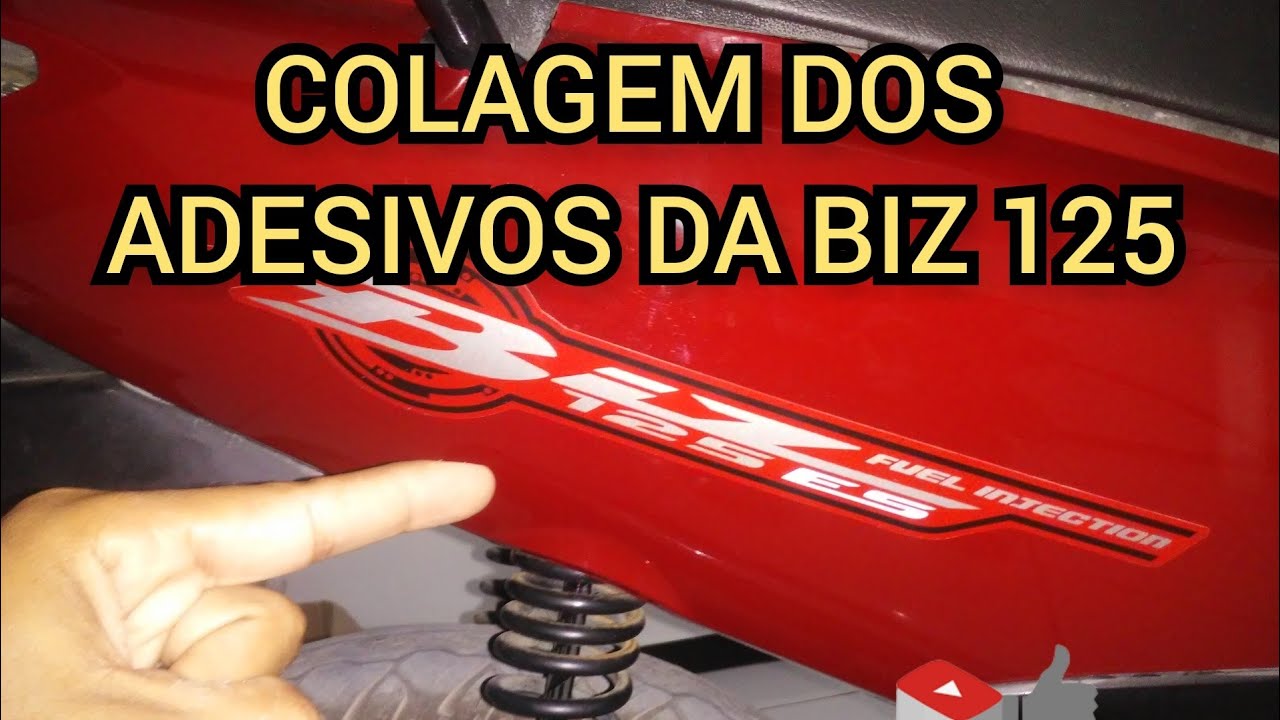 Colagem dos adesivos na Biz 125